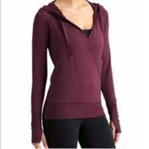 Athleta Inner Twist Wrap Hoodie Pullover Sweatshirt Athletic Maroon Thumbhole XS